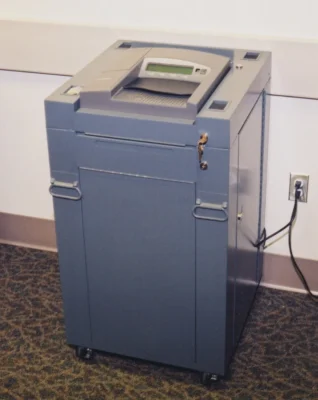 Electronic ballot scanner voting machine