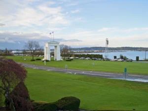 Peace Arch border crossing from the Canadian side