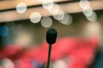 standup-comedy-microphone-stage